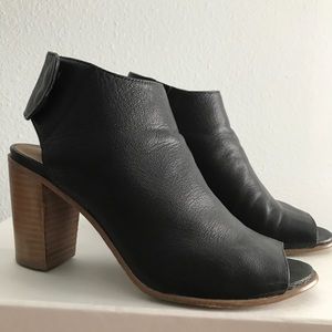 Steve Madden black open style booties